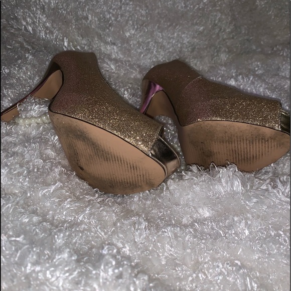 Dazzling Gold Peep Toe Heels - Picture 4 of 6